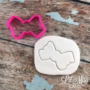 Twisted Bow Cutter | Lil Miss Cakes